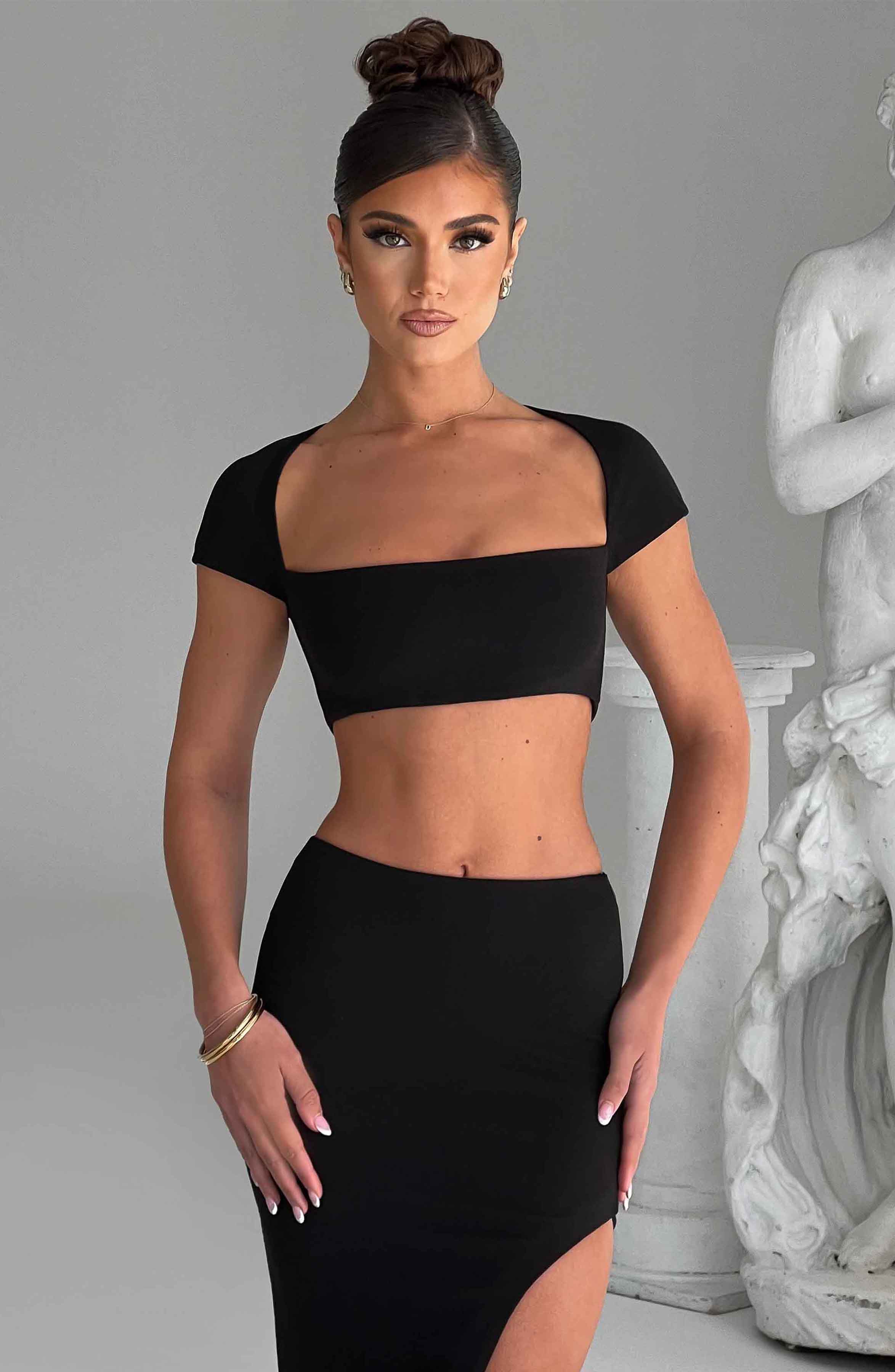 Adorn Top - Black - Napalia